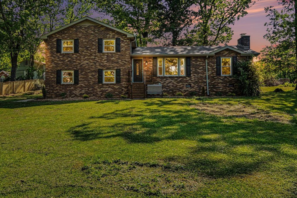 244 Lee Rd, Cottontown, TN 37048