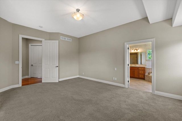 W358N6658 Spring Hollow CIRCLE, Oconomowoc, WI 53066