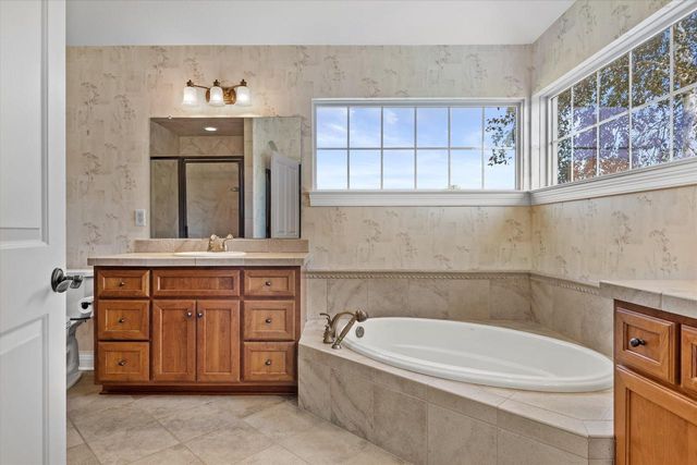 W358N6658 Spring Hollow CIRCLE, Oconomowoc, WI 53066