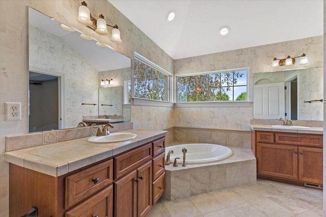 W358N6658 Spring Hollow CIRCLE, Oconomowoc, WI 53066