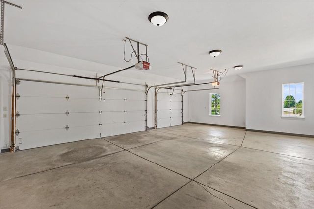 W358N6658 Spring Hollow CIRCLE, Oconomowoc, WI 53066