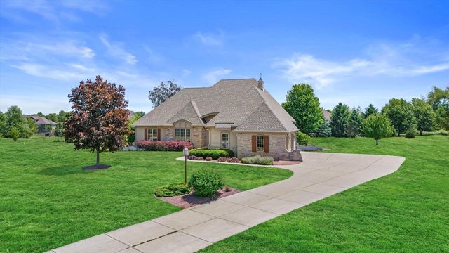 W358N6658 Spring Hollow CIRCLE, Oconomowoc, WI 53066