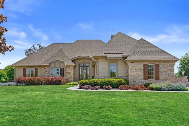 W358N6658 Spring Hollow CIRCLE, Oconomowoc, WI 53066