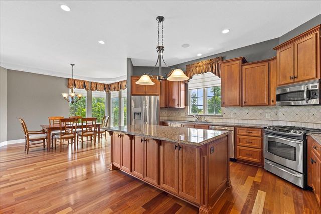 W358N6658 Spring Hollow CIRCLE, Oconomowoc, WI 53066