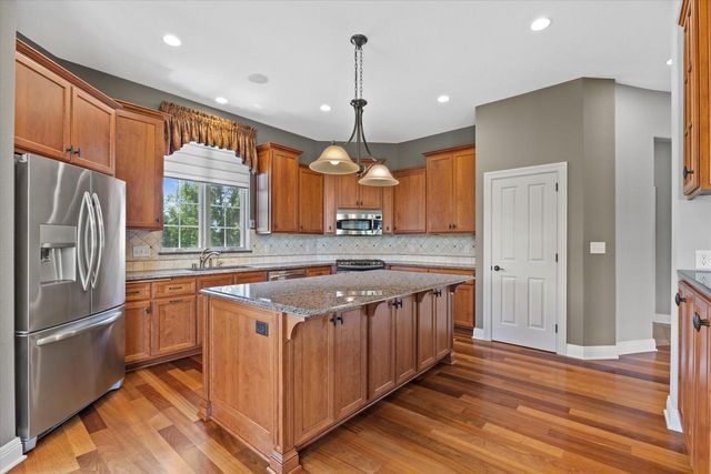 W358N6658 Spring Hollow CIRCLE, Oconomowoc, WI 53066