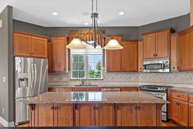 W358N6658 Spring Hollow CIRCLE, Oconomowoc, WI 53066