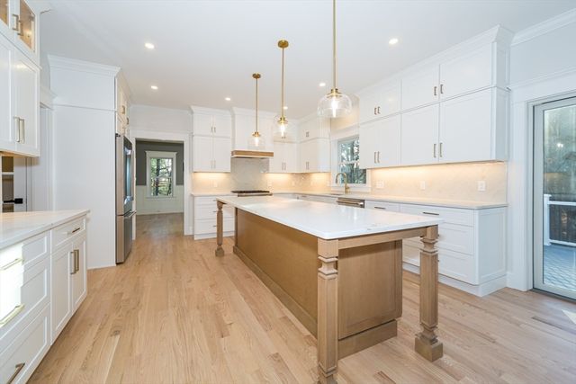 6 Briar Ln, Natick, MA 01760