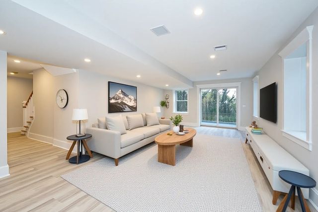 6 Briar Ln, Natick, MA 01760