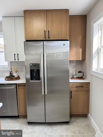 869 WHITMAN DR, Blackwood, NJ 08012