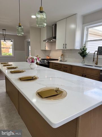 869 WHITMAN DR, Blackwood, NJ 08012