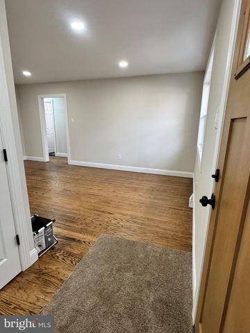 869 WHITMAN DR, Blackwood, NJ 08012