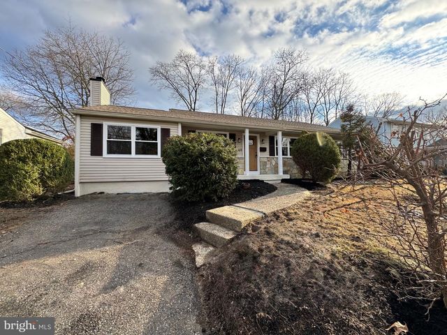 869 WHITMAN DR, Blackwood, NJ 08012