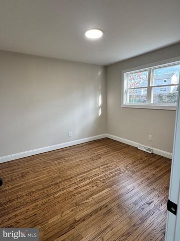 869 WHITMAN DR, Blackwood, NJ 08012