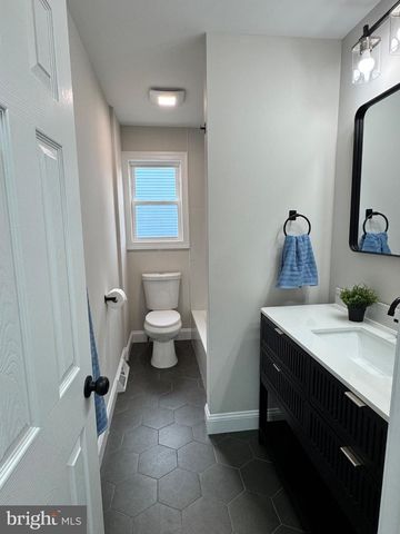 869 WHITMAN DR, Blackwood, NJ 08012