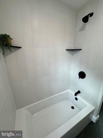 869 WHITMAN DR, Blackwood, NJ 08012