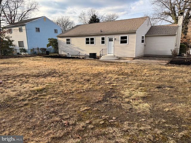 869 WHITMAN DR, Blackwood, NJ 08012