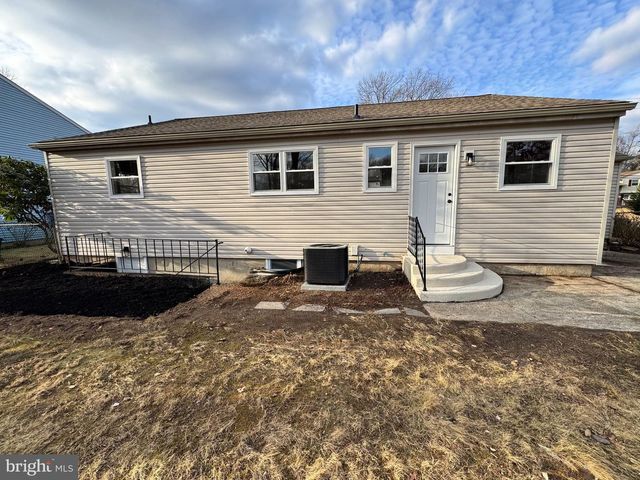 869 WHITMAN DR, Blackwood, NJ 08012