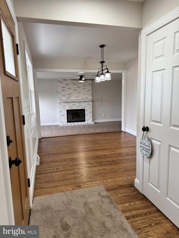 869 WHITMAN DR, Blackwood, NJ 08012