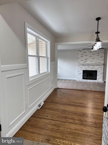 869 WHITMAN DR, Blackwood, NJ 08012