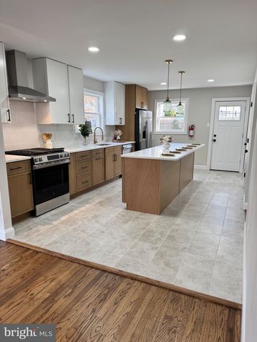 869 WHITMAN DR, Blackwood, NJ 08012