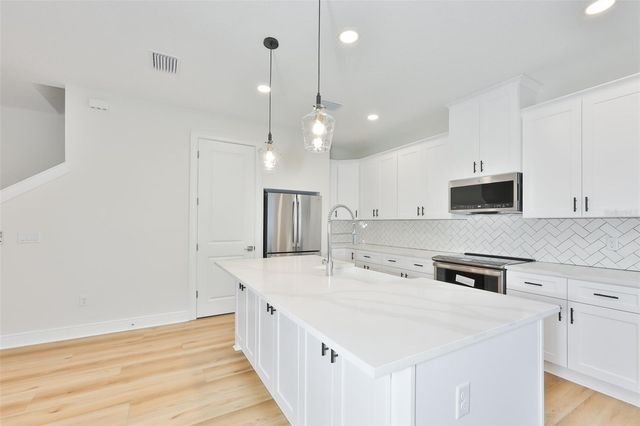 1913 W BEACH STREET, Tampa, FL 33607