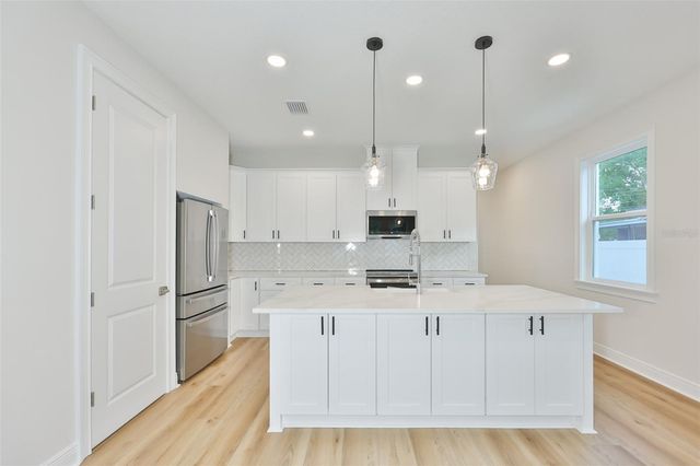 1913 W BEACH STREET, Tampa, FL 33607
