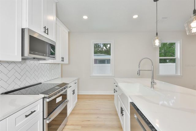 1913 W BEACH STREET, Tampa, FL 33607