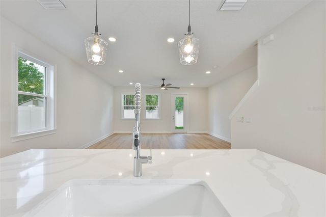 1913 W BEACH STREET, Tampa, FL 33607