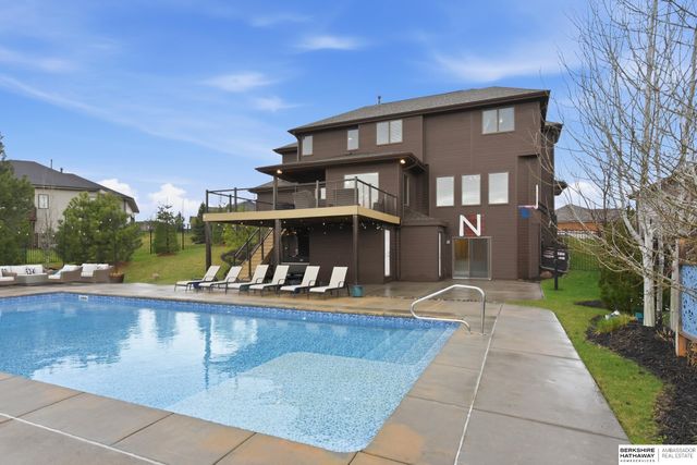 17001 Bondesson Parkway, Bennington, NE 68007