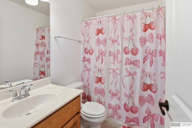 17001 Bondesson Parkway, Bennington, NE 68007