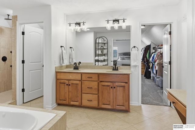 17001 Bondesson Parkway, Bennington, NE 68007