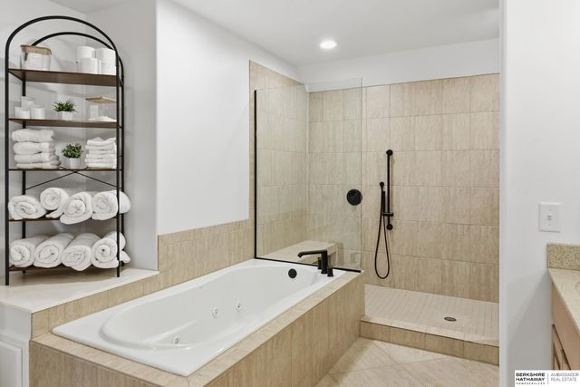17001 Bondesson Parkway, Bennington, NE 68007