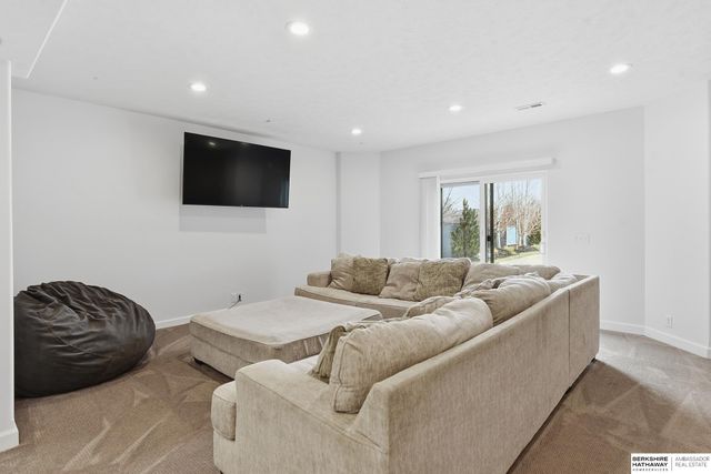 17001 Bondesson Parkway, Bennington, NE 68007