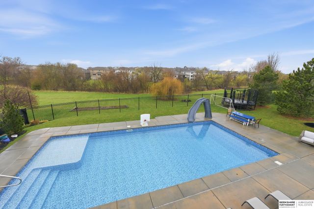17001 Bondesson Parkway, Bennington, NE 68007
