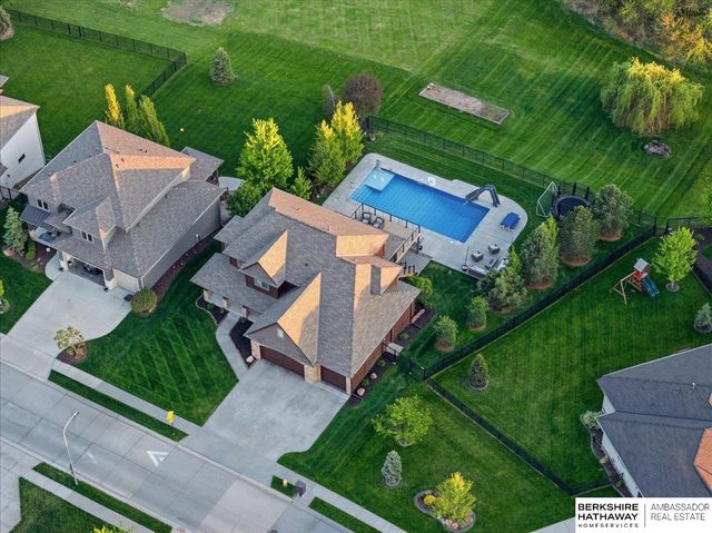 17001 Bondesson Parkway, Bennington, NE 68007