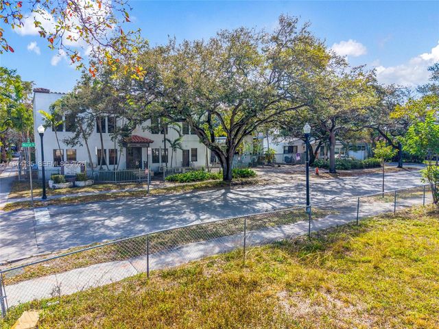 2000 Monroe St 1-15, Hollywood, FL 33020