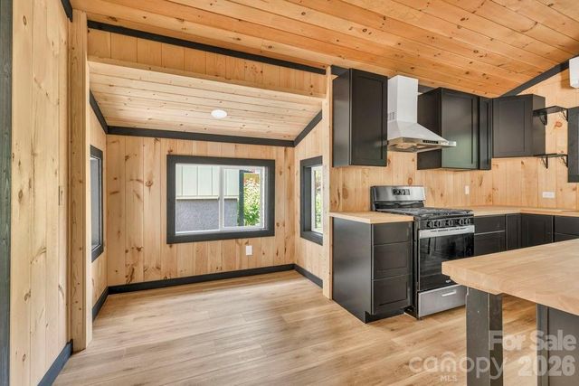 209 Meadow Loop, Newland, NC 28657