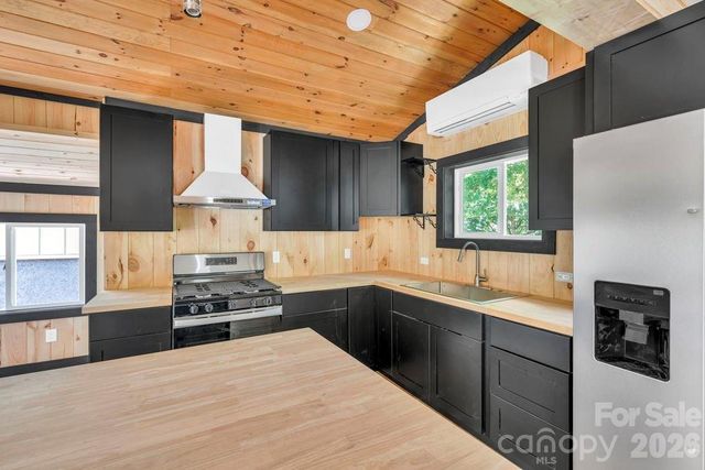 209 Meadow Loop, Newland, NC 28657