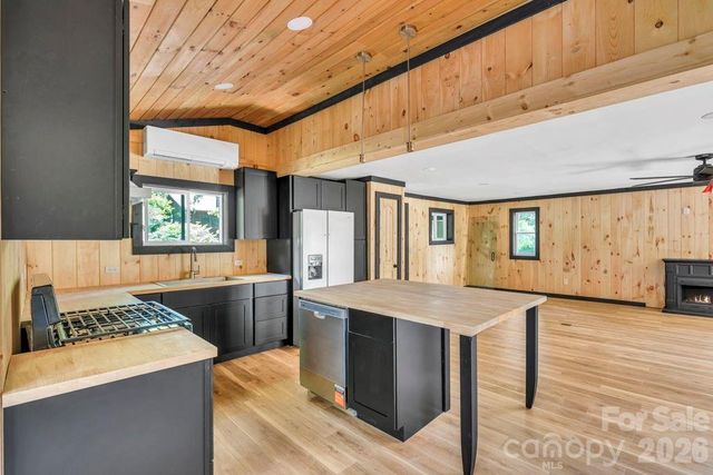209 Meadow Loop, Newland, NC 28657
