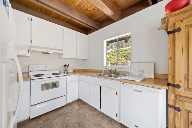 10111 Bunny Hill Road, Soda Springs, CA 95728