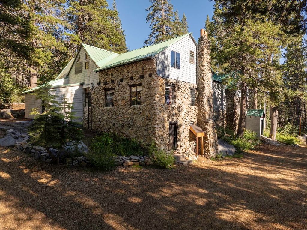 10111 Bunny Hill Road, Soda Springs, CA 95728