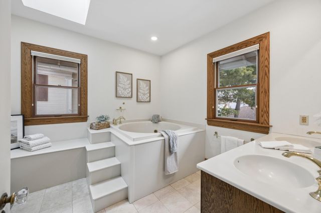 2205 Kenwood Parkway, Minneapolis, MN 55405