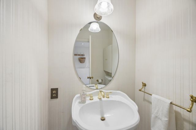 2205 Kenwood Parkway, Minneapolis, MN 55405