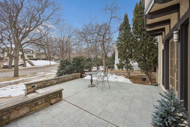 2205 Kenwood Parkway, Minneapolis, MN 55405