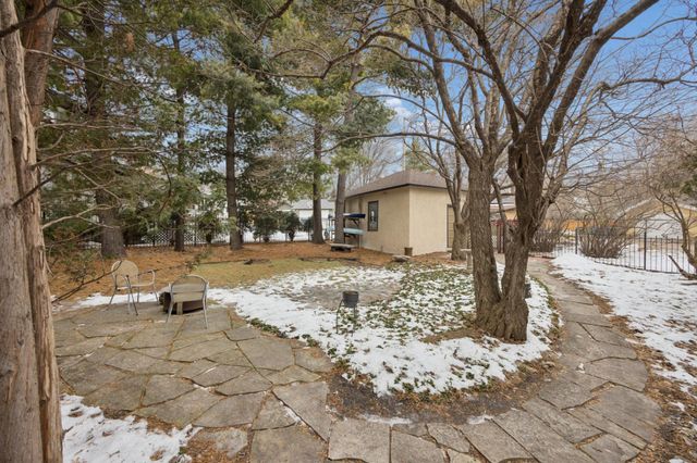 2205 Kenwood Parkway, Minneapolis, MN 55405