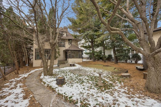 2205 Kenwood Parkway, Minneapolis, MN 55405