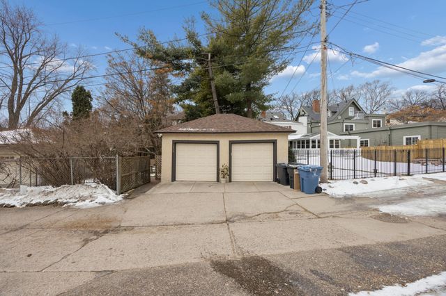 2205 Kenwood Parkway, Minneapolis, MN 55405