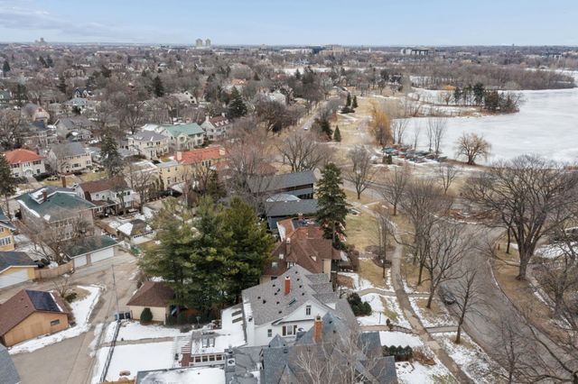 2205 Kenwood Parkway, Minneapolis, MN 55405