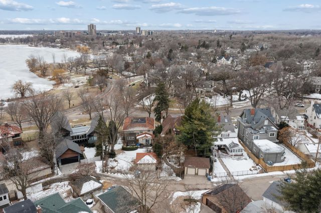 2205 Kenwood Parkway, Minneapolis, MN 55405