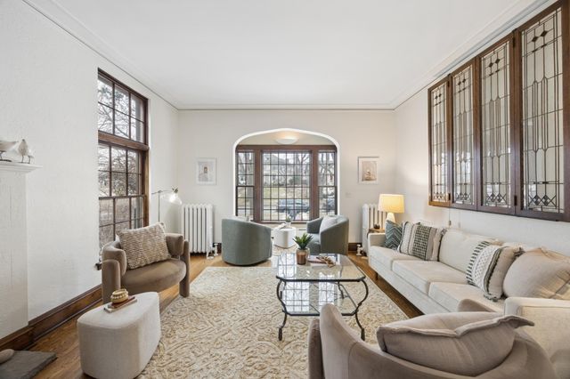 2205 Kenwood Parkway, Minneapolis, MN 55405